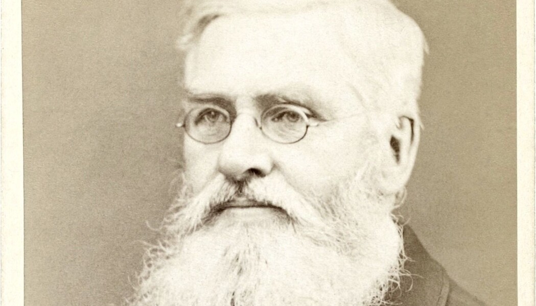 Begge formulerte evolusjonsteorien, men bare én fikk den oppkalt etter seg. Hvem var Russel Wallace? (Foto: Wikimedia commons) Begge formulerte evolusjonsteorien, men bare én fikk den oppkalt etter seg. Hvem var Russel Wallace? (Foto: Wikimedia commons)