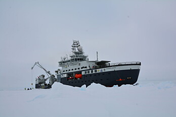 Det isgående forskningsfartøyet «Kronprins Haakon» har vært gjennom et omfattende testprogram. I sommer ble skipet prøvekjørt i havisen nord for Svalbard. (Foto: Øystein Mikkelborg / Norsk Polarinstitutt) Det isgående forskningsfartøyet «Kronprins Haakon» har vært gjennom et omfattende testprogram. I sommer ble skipet prøvekjørt i havisen nord for Svalbard. (Foto: Øystein Mikkelborg / Norsk Polarinstitutt)