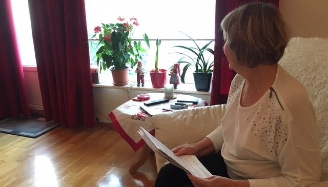 Karin fikk først vite at hun har en genfeil som gir høy risiko for arvelig kreft. Så kom kontrabeskjeden: «Mye tyder på at den ikke er så farlig som vi trodde». Hun savner nå en skikkelig beklagelse fra Oslo Universitetssykehus. (Foto: Anne Lise Stranden/forskning.no) Karin fikk først vite at hun har en genfeil som gir høy risiko for arvelig kreft. Så kom kontrabeskjeden: «Mye tyder på at den ikke er så farlig som vi trodde». Hun savner nå en skikkelig beklagelse fra Oslo Universitetssykehus. (Foto: Anne Lise Stranden/forskning.no)