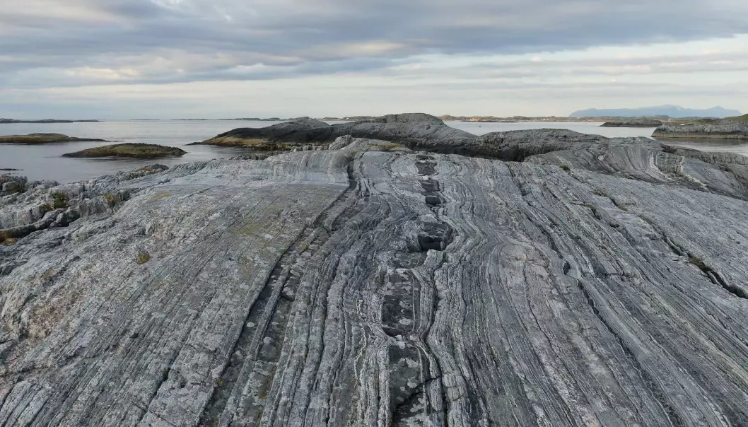 Blankskurte svaberg gir oss et godt bilde av geologien i havgapet. (Foto: Ane K. Engvik)