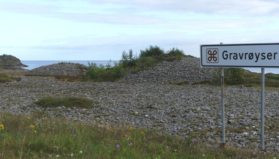 Gravhauger er bevart flere steder langs turistveien – fra Male i Hustadvika. (Foto: Ane K. Engvik) Gravhauger er bevart flere steder langs turistveien – fra Male i Hustadvika. (Foto: Ane K. Engvik)