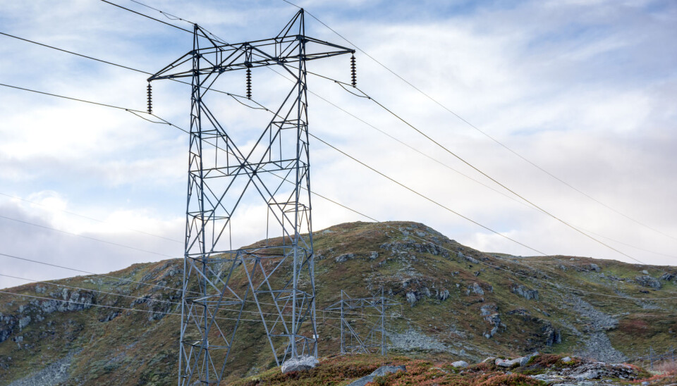 Sensorer plassert på stolper i de kritiske delene av strømnettet sender signal når noe er feil slik at nettet kan hele seg selv. (Foto: Shutterstock / NTB Scanpix)