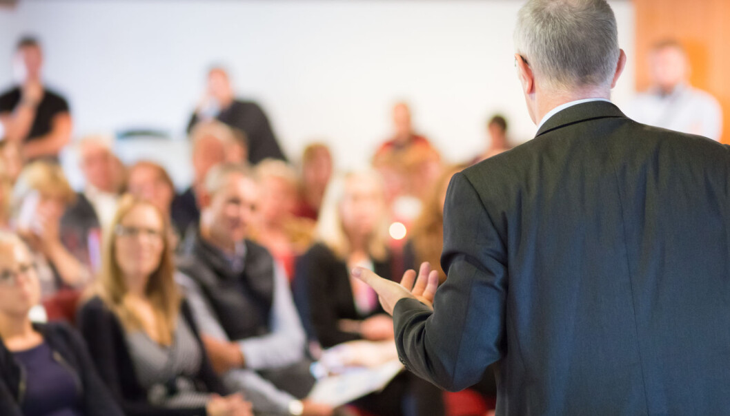 De er menn, og de snakker oftere enn kvinner om forskningen sin foran en forsamling. (Foto: Shutterstock/NTB scanpix) De er menn, og de snakker oftere enn kvinner om forskningen sin foran en forsamling. (Foto: Shutterstock/NTB scanpix)