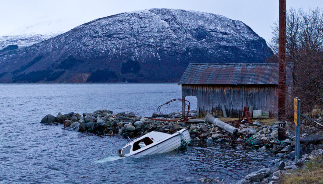 Kvifor kjem stormar som Dagmar, Nina eller Nyttårsorkanen når dei gjer? Kva gjer at dei blir dei så kraftige, og kva skjer når dei treffer norskekysten? UiB-forskarar vil finne svara. (Foto: Runar Andersen / Scanpix) Kvifor kjem stormar som Dagmar, Nina eller Nyttårsorkanen når dei gjer? Kva gjer at dei blir dei så kraftige, og kva skjer når dei treffer norskekysten? UiB-forskarar vil finne svara. (Foto: Runar Andersen / Scanpix)