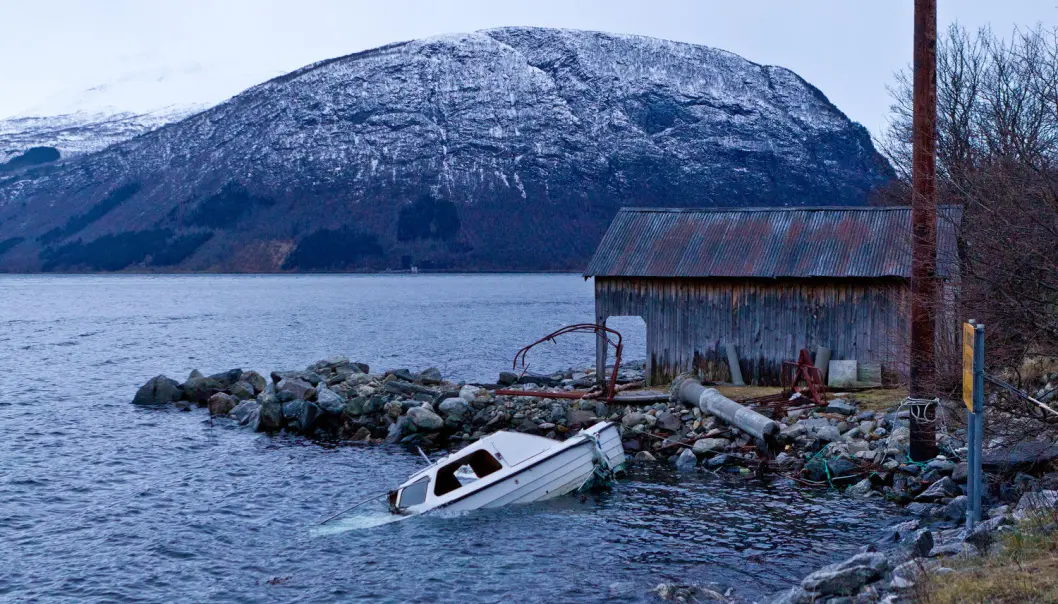 Kvifor kjem stormar som Dagmar, Nina eller Nyttårsorkanen når dei gjer? Kva gjer at dei blir dei så kraftige, og kva skjer når dei treffer norskekysten? UiB-forskarar vil finne svara. (Foto: Runar Andersen / Scanpix) Kvifor kjem stormar som Dagmar, Nina eller Nyttårsorkanen når dei gjer? Kva gjer at dei blir dei så kraftige, og kva skjer når dei treffer norskekysten? UiB-forskarar vil finne svara. (Foto: Runar Andersen / Scanpix)