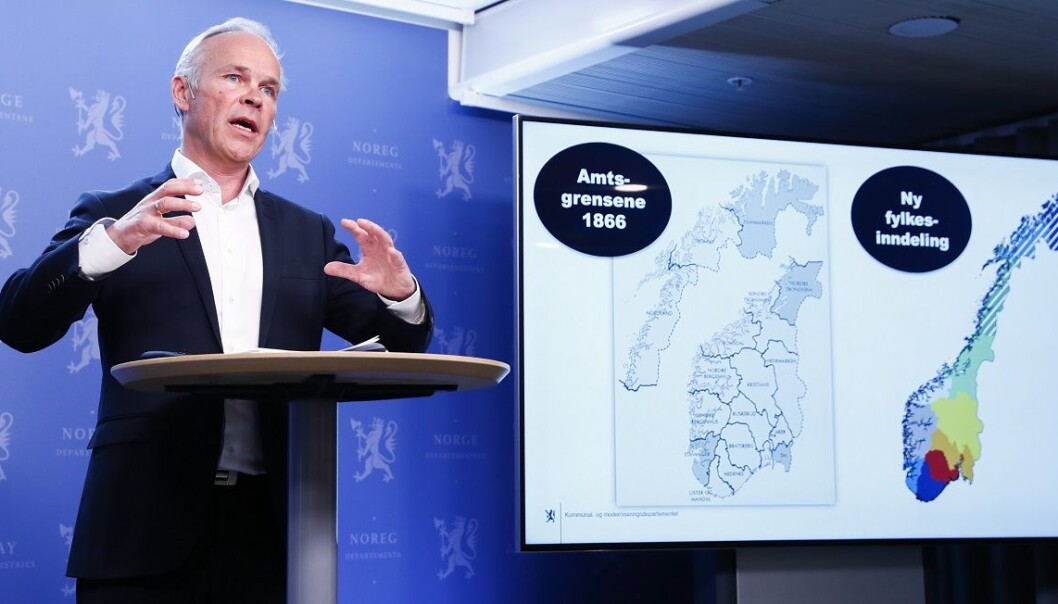 Til våren skal Kommunal- og moderniseringsdepartementet, med minister Jan Tore Sanner (H) i spissen komme med sin tilrådning til Stortinget om blant annet hva området Sogn og Fjordane og Hordaland skal hete når de slår seg sammen til ett fylke. Selv ønsker de å kalle seg Vestlandet. Det går ikke an, mener Språkrådet. Navneforsker Inge Særheim kaller det urimelig og historieløst dersom dette blir navnet. (Foto: Terje Pedersen / NTB scanpix) Til våren skal Kommunal- og moderniseringsdepartementet, med minister Jan Tore Sanner (H) i spissen komme med sin tilrådning til Stortinget om blant annet hva området Sogn og Fjordane og Hordaland skal hete når de slår seg sammen til ett fylke. Selv ønsker de å kalle seg Vestlandet. Det går ikke an, mener Språkrådet. Navneforsker Inge Særheim kaller det urimelig og historieløst dersom dette blir navnet. (Foto: Terje Pedersen / NTB scanpix)