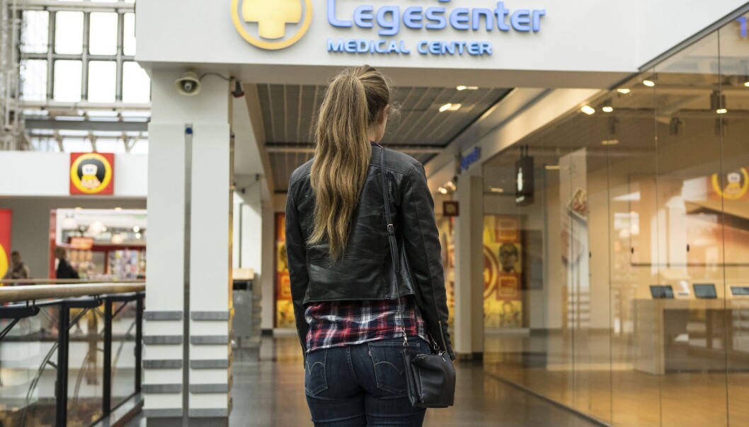 De som mistenker at de er blitt syke, oppfordres til å oppsøke lege. (Illustrasjonsfoto: Thomas Brun / NTB scanpix) De som mistenker at de er blitt syke, oppfordres til å oppsøke lege. (Illustrasjonsfoto: Thomas Brun / NTB scanpix)
