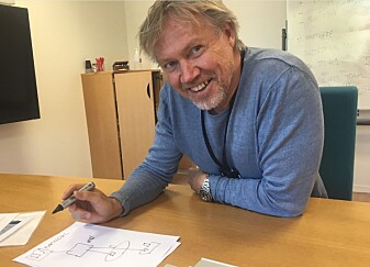 Gorm Johansen i Sintef forklarer hvordan de ulike farkostene klarer å kommunisere, både over og under vann. (Foto: Sintef) Gorm Johansen i Sintef forklarer hvordan de ulike farkostene klarer å kommunisere, både over og under vann. (Foto: Sintef)