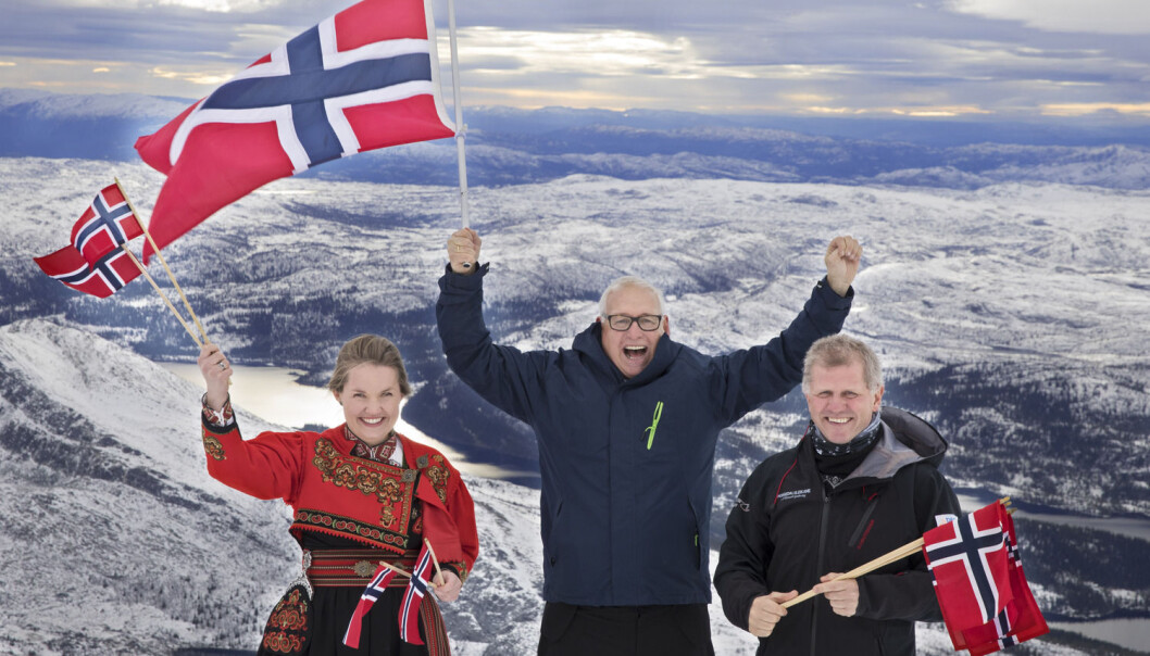 Arbeiderparti-ordfører i Kvitseid Tarjei Gilstad (til høyre), initiativtaker Jonny Pettersen og Høyre-politiker Veslemøy Wåle jublet da de presenterte planene for et OL i Telemark i 2026. Professor Jan Ove Tangen er langt fra like entusiastisk. (Foto: Ole Berg-Rusten / NTB Scanpix) Arbeiderparti-ordfører i Kvitseid Tarjei Gilstad (til høyre), initiativtaker Jonny Pettersen og Høyre-politiker Veslemøy Wåle jublet da de presenterte planene for et OL i Telemark i 2026. Professor Jan Ove Tangen er langt fra like entusiastisk. (Foto: Ole Berg-Rusten / NTB Scanpix)