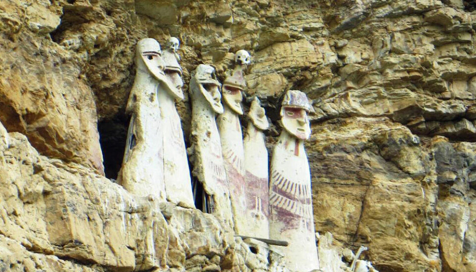Folket som bodde i Chachapoyas laget disse sarkofagene i Karajía i Peru for mange hundre år siden. Stammer innbyggerne i området i dag fra dem? (Foto: Chiara Barbieri)