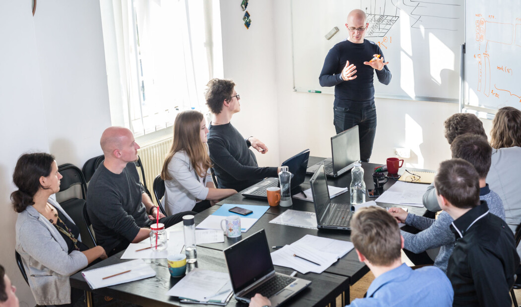 – Leiarane må skape rom for medarbeidarane til å innovere, dei må akseptere risiko og feil, og dei må gje medarbeidarane reelt ansvar, meiner forskar. (Illustrasjonsfoto: Shutterstock / NTB Scanpix) – Leiarane må skape rom for medarbeidarane til å innovere, dei må akseptere risiko og feil, og dei må gje medarbeidarane reelt ansvar, meiner forskar. (Illustrasjonsfoto: Shutterstock / NTB Scanpix)