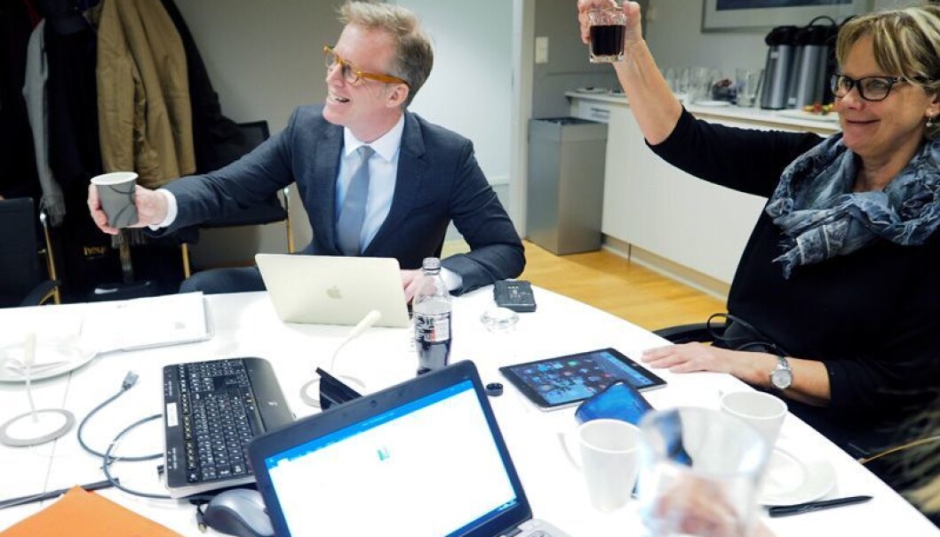 No heiter ikkje HiOA HiOA lenger. No heiter det OsloMet Storbyuniversitetet. Det vedtok høgskulestyret, med styreleiar Trine Syvertsen i brodden for kort tid sidan. Til venstre ein glad rektor Curt Rice. (Foto: Ola Sæther) No heiter ikkje HiOA HiOA lenger. No heiter det OsloMet Storbyuniversitetet. Det vedtok høgskulestyret, med styreleiar Trine Syvertsen i brodden for kort tid sidan. Til venstre ein glad rektor Curt Rice. (Foto: Ola Sæther)