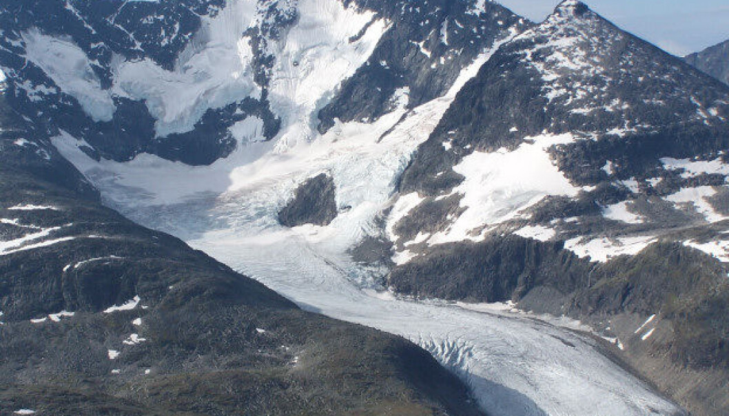 Forskerne har sett hvordan det går med bakteriene som bor under isen på Styggedalsbreen når den krymper. (Foto: Tore Røraas / Wikimedia Commons / CC 3.0) Forskerne har sett hvordan det går med bakteriene som bor under isen på Styggedalsbreen når den krymper. (Foto: Tore Røraas / Wikimedia Commons / CC 3.0)