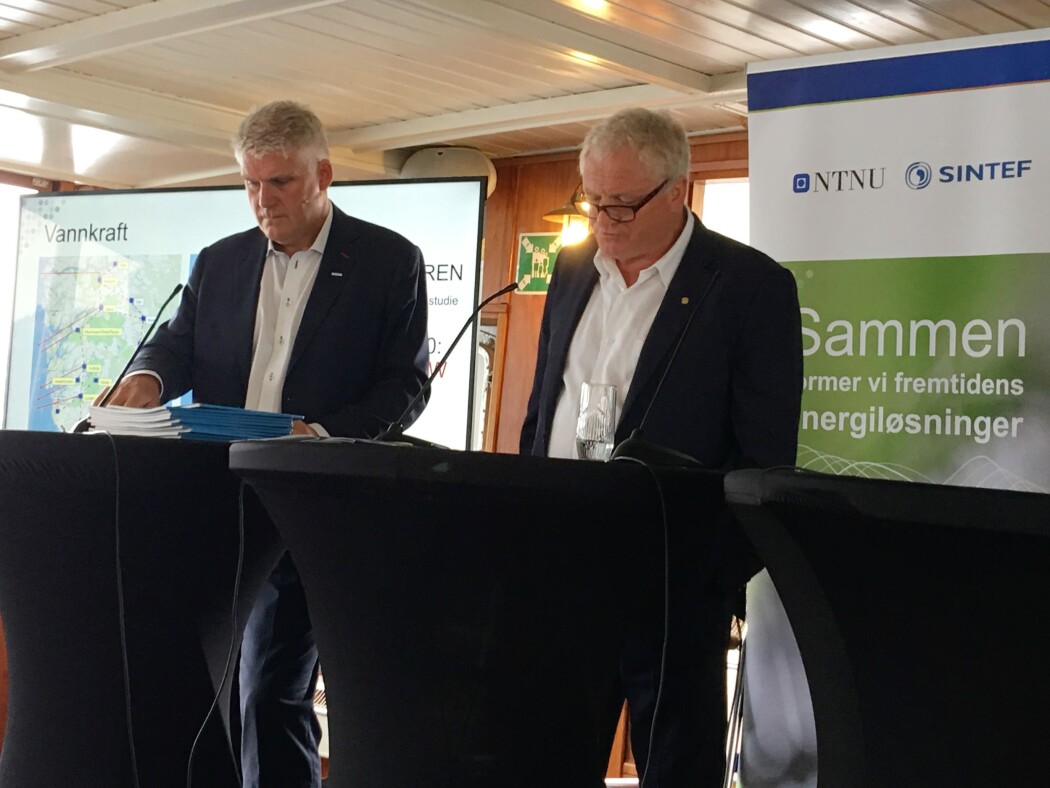 Hovedbudskapet vårt var behovet for en ny og fremoverlent energipolitikk basert på studier av de store endringene som skjer hos våre kunder i Europa med røtter i Europas klimapolitikk:
1. I Europa skjer det en massiv utbygging av fornybar og uregulert kraft som sol og vind
2. Det må skje en dekarbonisering av varme-/kjølemarkedet, industri, kraft-varmemarkedet og transport
For oss gir dette muligheter til å bygge ut mer balansekraft fra våre vassdrag med flere kabler til Europa uten miljøkonsekvenser av betydning, samt etablere et Europeisk karbonlager på Norsk sokkel som muliggjør CO2 fangst og lagring fra industri og naturgass (med eksport av hydrogen til Europa). (Foto: Hege Tunstad/NTNU Energi) Hovedbudskapet vårt var behovet for en ny og fremoverlent energipolitikk basert på studier av de store endringene som skjer hos våre kunder i Europa med røtter i Europas klimapolitikk:
1. I Europa skjer det en massiv utbygging av fornybar og uregulert kraft som sol og vind
2. Det må skje en dekarbonisering av varme-/kjølemarkedet, industri, kraft-varmemarkedet og transport
For oss gir dette muligheter til å bygge ut mer balansekraft fra våre vassdrag med flere kabler til Europa uten miljøkonsekvenser av betydning, samt etablere et Europeisk karbonlager på Norsk sokkel som muliggjør CO2 fangst og lagring fra industri og naturgass (med eksport av hydrogen til Europa). (Foto: Hege Tunstad/NTNU Energi)