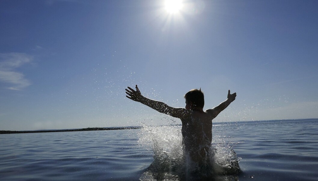 Larkollen i Østfold var et av mange steder med fine badetemperaturer allerede i mai i år. I Etne i Hordaland ble det i slutten av måneden målt 32,7 grader – den høyeste temperaturen registrert i Norge i mai noen gang. (Foto: Erik Johansen / NTB scanpix) Larkollen i Østfold var et av mange steder med fine badetemperaturer allerede i mai i år. I Etne i Hordaland ble det i slutten av måneden målt 32,7 grader – den høyeste temperaturen registrert i Norge i mai noen gang. (Foto: Erik Johansen / NTB scanpix)