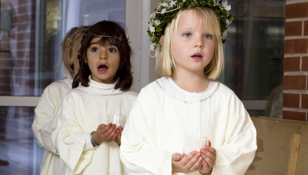 – Lucia-tradisjonen med den kvitkledde jenta med krans rundt hovudet kan me følge tilbake til 1800-talet frå området rundt Vänern. Han kom til Noreg på 1900-talet. Det er svensk kulturimport, seier forskar. (Illustrasjonsfoto: Colourbox) – Lucia-tradisjonen med den kvitkledde jenta med krans rundt hovudet kan me følge tilbake til 1800-talet frå området rundt Vänern. Han kom til Noreg på 1900-talet. Det er svensk kulturimport, seier forskar. (Illustrasjonsfoto: Colourbox)