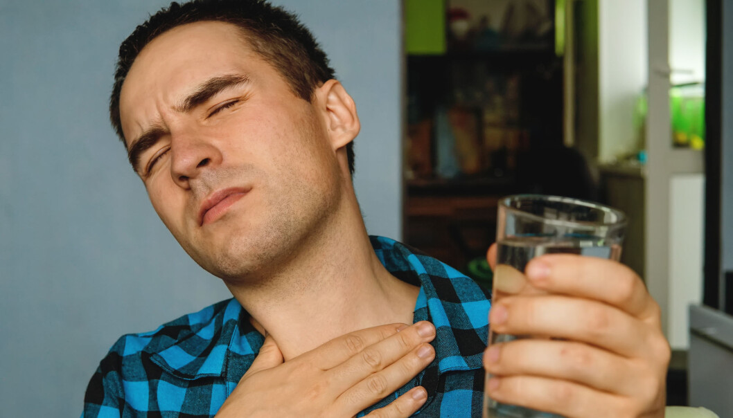 Mellom 10 og 20 prosent av befolkningen i den vestlige verden lider av at magesyren stadig vekk truer med å trenge opp i spiserøret. (Foto: Shutterstock / NTB scanpix) Mellom 10 og 20 prosent av befolkningen i den vestlige verden lider av at magesyren stadig vekk truer med å trenge opp i spiserøret. (Foto: Shutterstock / NTB scanpix)