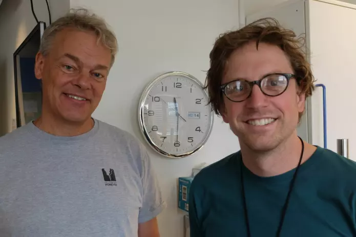 Tiden går bak Edvard Moser og Jørgen Sugar, men klokka på veggen kan ikke sammenlignes med hjernens egen tidskoding. (Foto: Eivind Torgersen)