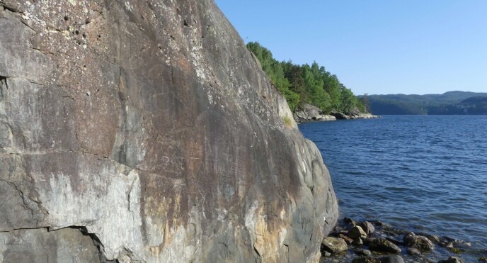 Steile fjellvegger står igjen som en del av de gamle forkastningene. (Foto: Ane K. Engvik) Steile fjellvegger står igjen som en del av de gamle forkastningene. (Foto: Ane K. Engvik)