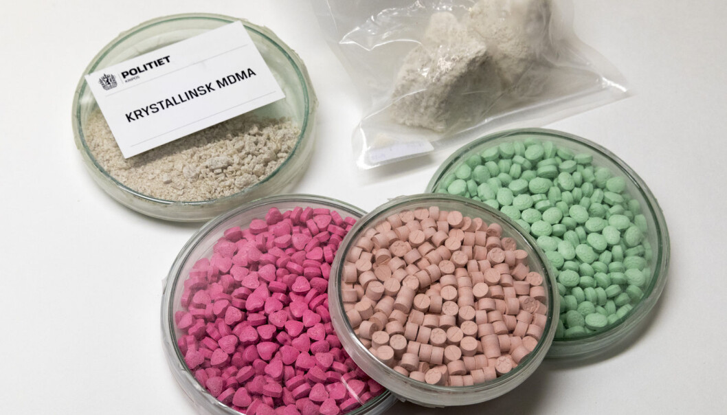 Forskere kan nå måle om og når det er en økning i bruken av MDMA/ecstasy i visse byer, ved å kombinere avløpsprøver med mobildata som viser hvor mange som befinner seg i området på samme tid. (Foto: Gorm Kallestad/NTB/Scanpix) Forskere kan nå måle om og når det er en økning i bruken av MDMA/ecstasy i visse byer, ved å kombinere avløpsprøver med mobildata som viser hvor mange som befinner seg i området på samme tid. (Foto: Gorm Kallestad/NTB/Scanpix)