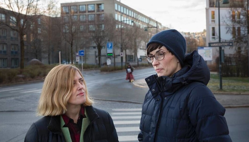 Sophia Efstathiou og Marit Hovdal Moan har selv opplevd seksuell trakassering og uønsket seksuell oppmerksomhet i akademia. Nå har de startet oppropet #metooakademia. (Foto: Kristoffer Furberg) Sophia Efstathiou og Marit Hovdal Moan har selv opplevd seksuell trakassering og uønsket seksuell oppmerksomhet i akademia. Nå har de startet oppropet #metooakademia. (Foto: Kristoffer Furberg)