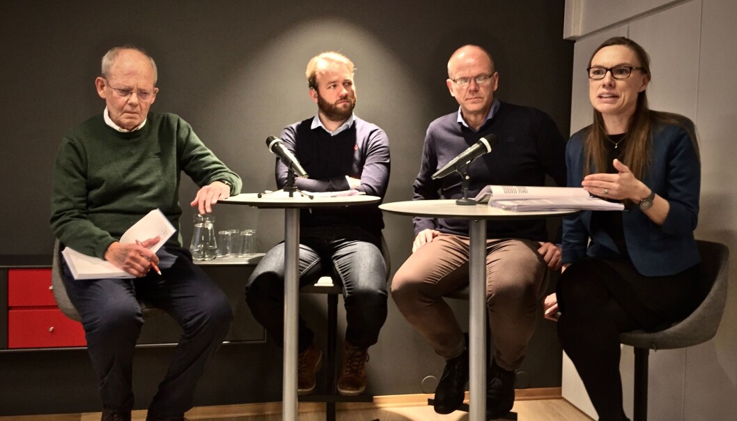 Noen av forskerne som har gransket folkeavstemninger i Norge. Fra venstre: Tor Bjørklund (UiO, Oslo), Bjarte Folkestad (Uni Research, Bergen), Jan Erling Klausen (UiO, Oslo) og Signe Bock Segaard (ISF, Oslo) (Foto: Bård Amundsen/forskning.no) Noen av forskerne som har gransket folkeavstemninger i Norge. Fra venstre: Tor Bjørklund (UiO, Oslo), Bjarte Folkestad (Uni Research, Bergen), Jan Erling Klausen (UiO, Oslo) og Signe Bock Segaard (ISF, Oslo) (Foto: Bård Amundsen/forskning.no)
