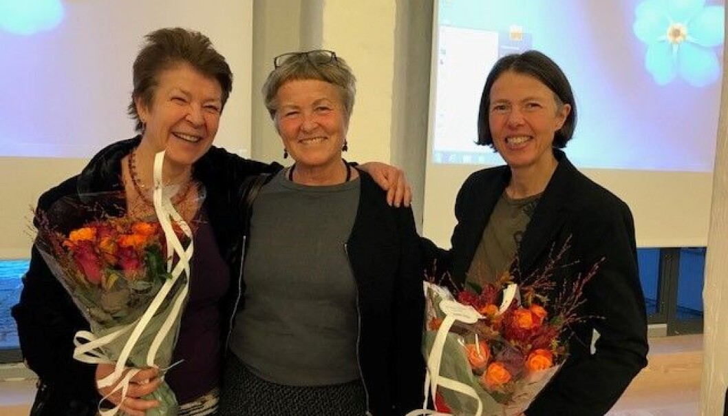 Gunn Engelsrud og Birgit Nordtug har skrevet 2010-tallets beste artikkel i Tidsskrift for Kjønnsforskning. Her med Harriet Bjerrum Nilsen i midten. (Foto: NIH) Gunn Engelsrud og Birgit Nordtug har skrevet 2010-tallets beste artikkel i Tidsskrift for Kjønnsforskning. Her med Harriet Bjerrum Nilsen i midten. (Foto: NIH)