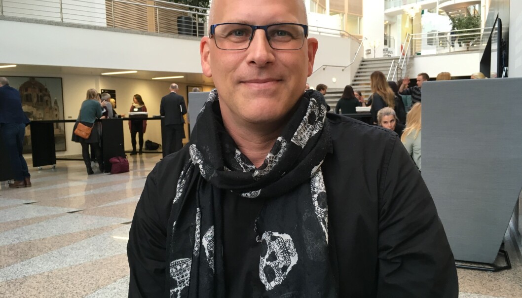 Hvorfor går noen fusjoner knirkefritt, mens andre fusjonsplaner går i vasken? - Problemet dukker opp hvis argumentasjonen for å slå seg sammen ikke rimer med virkelighetsforståelsen til begge parter, sier forsker Mats Persson ved Høgskolen i Østfold. (Foto: Anne Lise Stranden/forskning.no) Hvorfor går noen fusjoner knirkefritt, mens andre fusjonsplaner går i vasken? - Problemet dukker opp hvis argumentasjonen for å slå seg sammen ikke rimer med virkelighetsforståelsen til begge parter, sier forsker Mats Persson ved Høgskolen i Østfold. (Foto: Anne Lise Stranden/forskning.no)