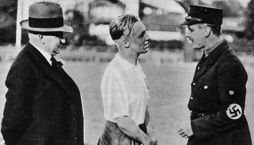 Asbjørn Halvorsen (i midten), som i sin tid var fotballspiller, senere landslagstrener og generalsekretær, gjorde Fotballforbundet til en drivende kraft i motstandsarbeidet. (Foto: HSV / arkivbilde)