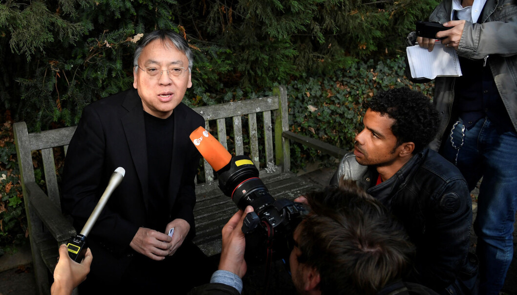Den britiske forfatteren Kazuo Ishiguro vant Nobels litteraturpris i 2017. Han går rett inn i den lange rekken med engelskspråklige forfattere som har vunnet prisen. (Foto: Toby Melville/ Reuters / NTB scanpix) Den britiske forfatteren Kazuo Ishiguro vant Nobels litteraturpris i 2017. Han går rett inn i den lange rekken med engelskspråklige forfattere som har vunnet prisen. (Foto: Toby Melville/ Reuters / NTB scanpix)
