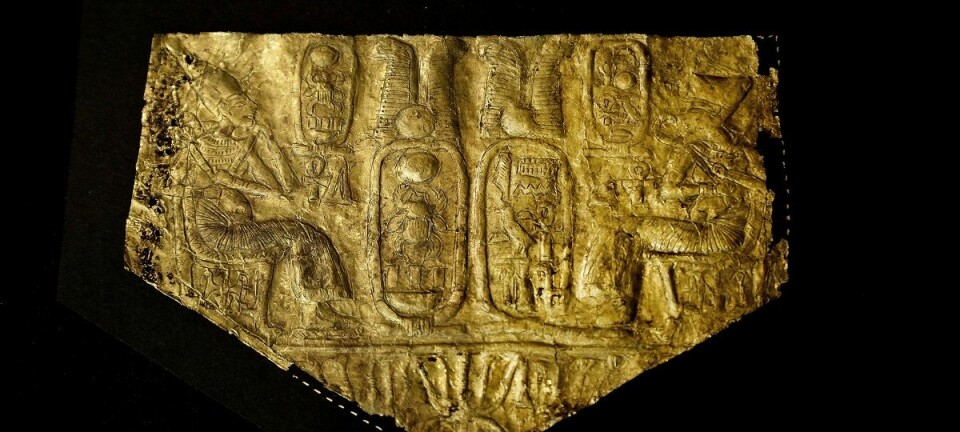 Et gullark der Tut-ankh-Amon er avbildet er blant gjenstandene som for første gang stilles ut for offentligheten i Egypt. (Foto: Nariman El-Mofty / AP / NTB scanpix)