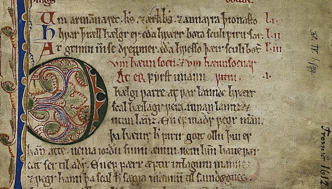 Dette er begynnelsen på Mannhelgebolken, den delen av Frostatingsloven som hadde bestemmelser blant annet mord, vold, slagsmål og ærekrenkelser. Manuskriptet er antakelig fra første del av 1300-tallet. (Kilde: digitalarkivet.no) Dette er begynnelsen på Mannhelgebolken, den delen av Frostatingsloven som hadde bestemmelser blant annet mord, vold, slagsmål og ærekrenkelser. Manuskriptet er antakelig fra første del av 1300-tallet. (Kilde: digitalarkivet.no)