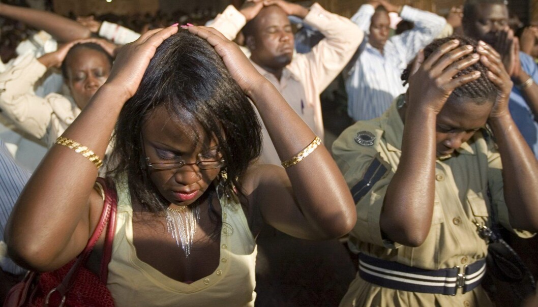 Pinsevenner ber om mirakler i Uganda. Protestantismen vokser nå en rekke steder i verden, akkurat som islam. Men det er ikke den moderne og liberale protestantismen vi kjenner fra Norge som vokser. (Foto: James Akena/Reuters/NTB scanpix) Pinsevenner ber om mirakler i Uganda. Protestantismen vokser nå en rekke steder i verden, akkurat som islam. Men det er ikke den moderne og liberale protestantismen vi kjenner fra Norge som vokser. (Foto: James Akena/Reuters/NTB scanpix)