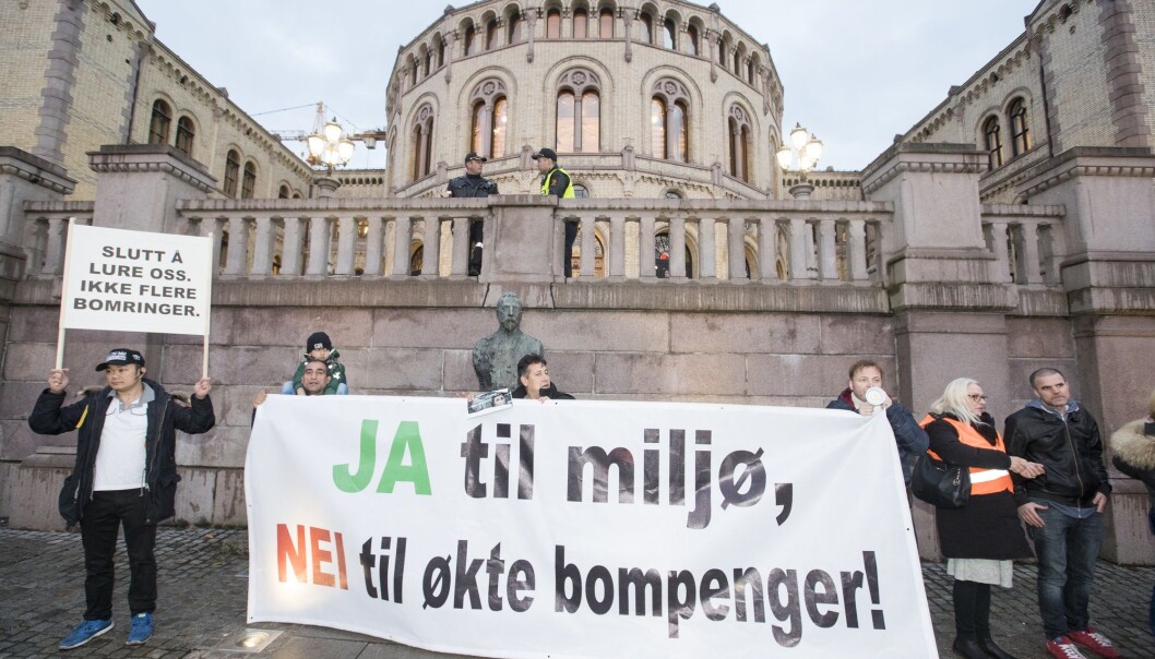 Fra en demonstrasjon mot bompenger i 2017. Rundt 4000 mennesker møtte opp. (Foto: Terje Pedersen, NTB scanpix) Fra en demonstrasjon mot bompenger i 2017. Rundt 4000 mennesker møtte opp. (Foto: Terje Pedersen, NTB scanpix)
