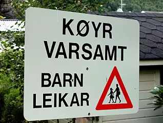 I Vik i Sogn og Fjordane er skiltet skrevet på nynorsk. (Foto: Berit Keilen / NTB scanpix)