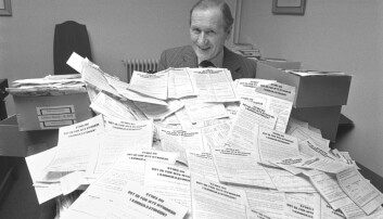 Da nynorskfolk organiserte seg i Noregs Mållag, gjorde motparten det samme i Riksmålsforbundet. Kjente forfattere som Bjørnstjerne Bjørnson, Arnulf Øverland og Sigurd Hoel engasjerte seg i den siste av de to. Norsk Lytterforening var en underorganisasjon av Riksmålsforbundet og lagde på 1950-tallet underskriftsaksjoner mot at det var så mye nynorsk i NRK. (Foto: Oddvar Walle Jensen NTB / Scanpix) Da nynorskfolk organiserte seg i Noregs Mållag, gjorde motparten det samme i Riksmålsforbundet. Kjente forfattere som Bjørnstjerne Bjørnson, Arnulf Øverland og Sigurd Hoel engasjerte seg i den siste av de to. Norsk Lytterforening var en underorganisasjon av Riksmålsforbundet og lagde på 1950-tallet underskriftsaksjoner mot at det var så mye nynorsk i NRK. (Foto: Oddvar Walle Jensen NTB / Scanpix)