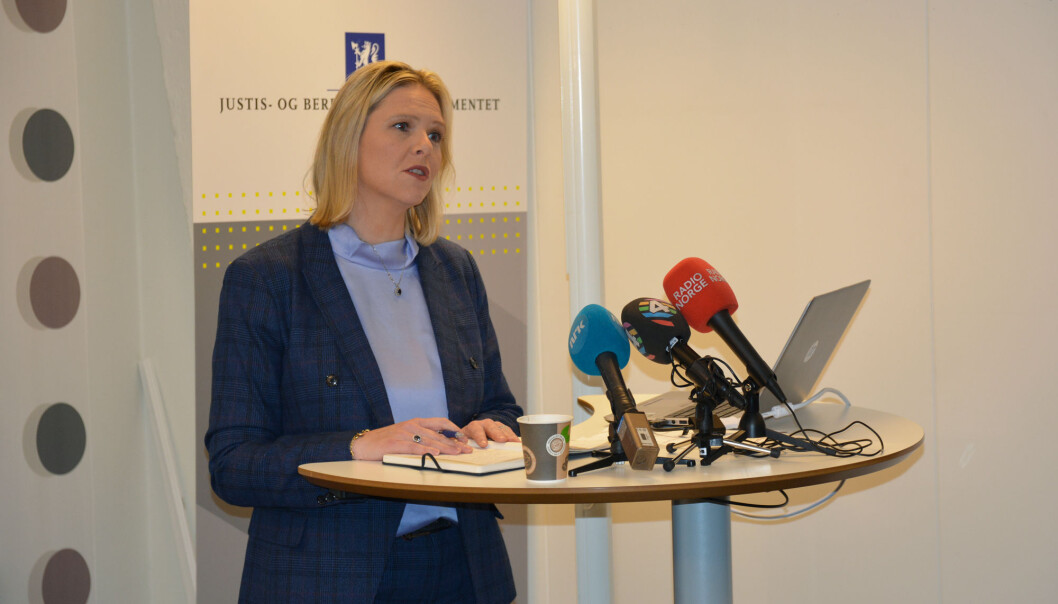 Integreringsminister Sylvi Listhaug varslet flere krav til både kommuner og deltakere da hun mandag denne uka tok imot den nye evalueringen av introduksjonsordningen, men hun har ennå ikke vurdert om det betyr sterkere statlig styring av integreringsarbeidet. (Foto: Ida Kvittingen, forskning.no) Integreringsminister Sylvi Listhaug varslet flere krav til både kommuner og deltakere da hun mandag denne uka tok imot den nye evalueringen av introduksjonsordningen, men hun har ennå ikke vurdert om det betyr sterkere statlig styring av integreringsarbeidet. (Foto: Ida Kvittingen, forskning.no)
