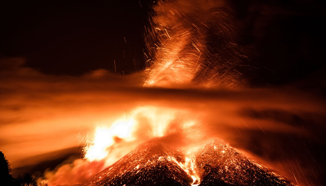 Når vulkaner får et utbrudd, sendes det store mengder aske og partikler ut i luften. Ved spesielt kraftige utbrudd kan det ha betydning for klimaet på hele jorden. (Foto: Wead / Shutterstock / NTB scanpix) Når vulkaner får et utbrudd, sendes det store mengder aske og partikler ut i luften. Ved spesielt kraftige utbrudd kan det ha betydning for klimaet på hele jorden. (Foto: Wead / Shutterstock / NTB scanpix)