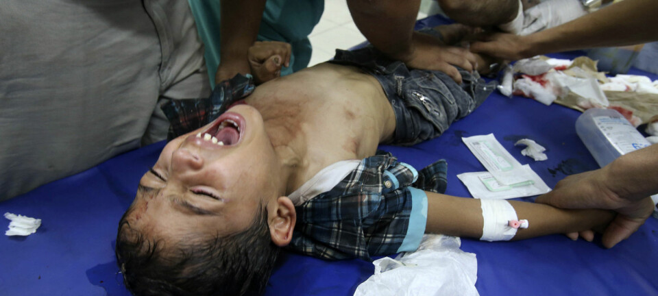 Mange barn får ingen smertestillende når de er syke eller har vært utsatt for ulykker. Men denne gutten fikk behandling på sykehus etter et bombeangrep på Gazastripen i 2014. (Foto: Ibraheem Abu Mustafa /Reuters/NTB scanpix)