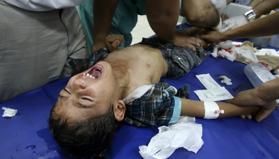 Mange barn får ingen smertestillende når de er syke eller har vært utsatt for ulykker. Men denne gutten fikk behandling på sykehus etter et bombeangrep på Gazastripen i 2014. (Foto: Ibraheem Abu Mustafa /Reuters/NTB scanpix)