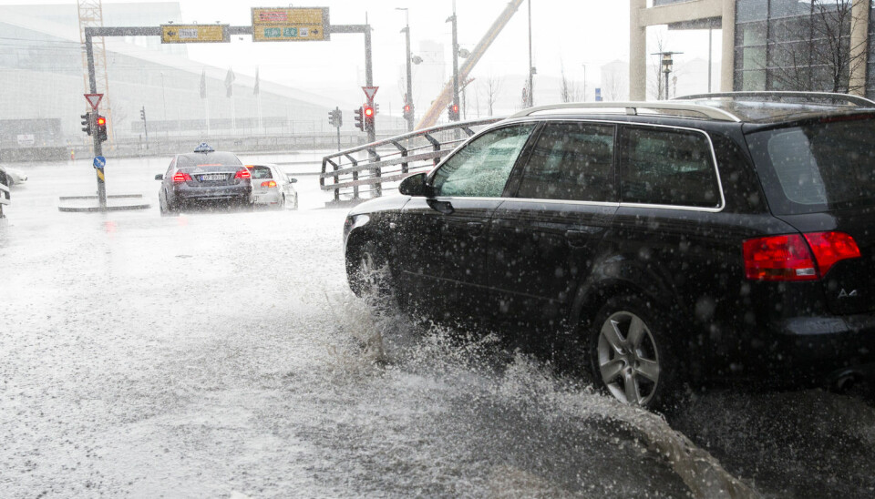 Mye regn kan gjøre store skader, også i byen.  (Foto: Berit Roald / NTB scanpix)