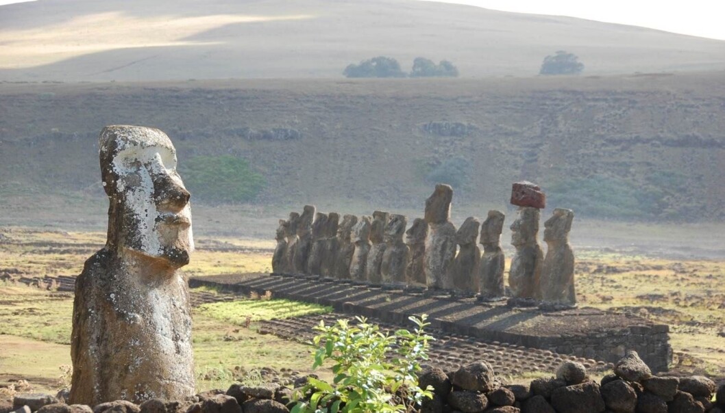 Bildet viser den største samlingen av statuer på Påskeøya. Stedet heter Ahu Tongariki. (Foto: Erik Thorsby) Bildet viser den største samlingen av statuer på Påskeøya. Stedet heter Ahu Tongariki. (Foto: Erik Thorsby)