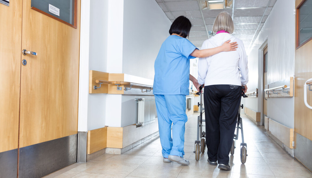 – Vi må huske på at alle mennesker har et grunnleggende behov for bevegelse, også demensrammede, sier forsker. (Illustrasjonsfoto: Shutterstock / NTB Scanpix) – Vi må huske på at alle mennesker har et grunnleggende behov for bevegelse, også demensrammede, sier forsker. (Illustrasjonsfoto: Shutterstock / NTB Scanpix)