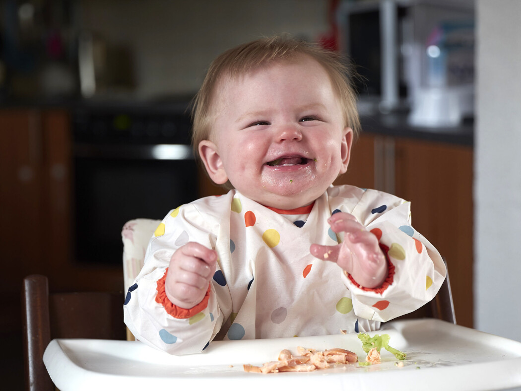 Babyen bør få spise det samme som resten av familien. (Foto: Audun Iversen / Nofima) Babyen bør få spise det samme som resten av familien. (Foto: Audun Iversen / Nofima)