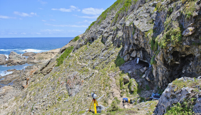 Utsiden av Blombos-grotten. (Foto: Magnus Haaland) Utsiden av Blombos-grotten. (Foto: Magnus Haaland)