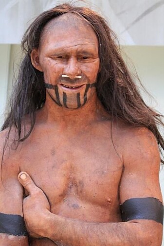 Moderne mennesker og neandertalerne deler en felles stamfar som levde for 700 000 år siden, da neandertalernes forfedre vandret ut av Afrika, mens forfedrene våre ble værende i Afrika noen hundre tusen år til. Senere har linjene våre igjen blitt flettet sammen. (Foto: Shutterstock) Moderne mennesker og neandertalerne deler en felles stamfar som levde for 700 000 år siden, da neandertalernes forfedre vandret ut av Afrika, mens forfedrene våre ble værende i Afrika noen hundre tusen år til. Senere har linjene våre igjen blitt flettet sammen. (Foto: Shutterstock)