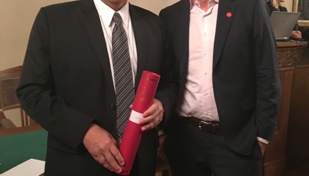 En stolt prisvinner Jan Inge Faleide (t.v.) med UiO-rektor Svein Stølen etter prisutdelingen på DNVA. (Foto: UiO) En stolt prisvinner Jan Inge Faleide (t.v.) med UiO-rektor Svein Stølen etter prisutdelingen på DNVA. (Foto: UiO)