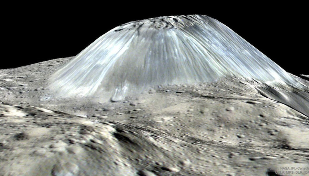 Et datagenerert bilde av Ahuna Mons, basert på målinger fra sonden Dawn. Fjellet er hele fire kilometer høyt. (Bilde: NASA) Et datagenerert bilde av Ahuna Mons, basert på målinger fra sonden Dawn. Fjellet er hele fire kilometer høyt. (Bilde: NASA)