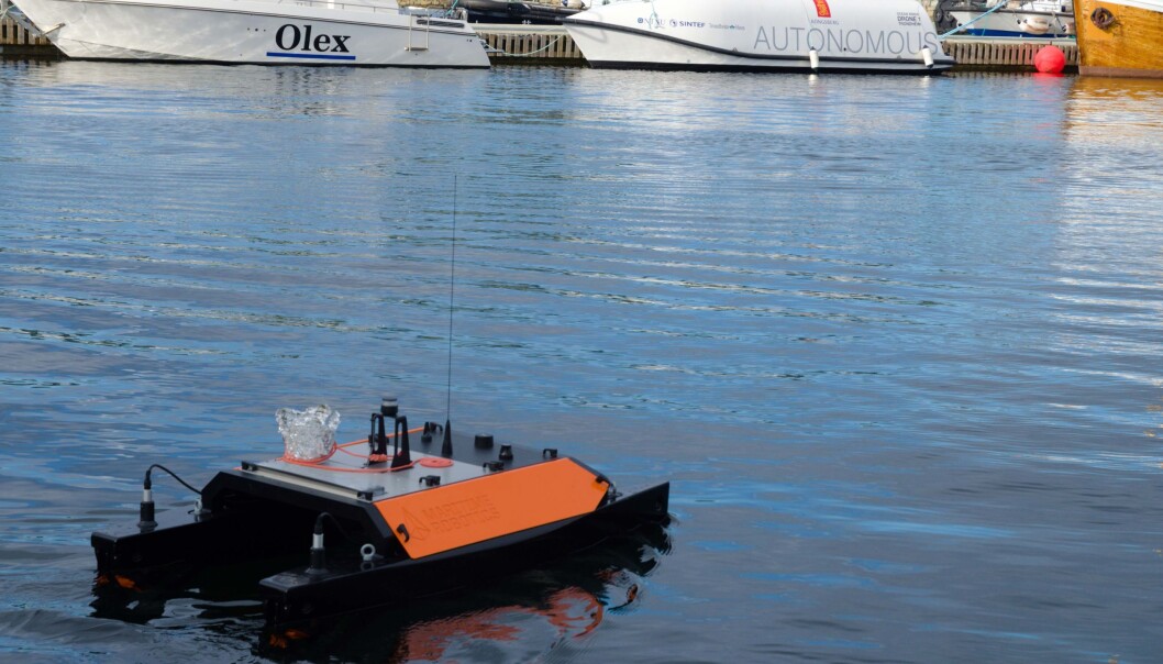 Modell på oppdrag med transport av sand. Maritime Robotics i Trondheim prøver å posisjonere seg i et internasjonalt marked med sin forskning og utvikling av autonome båter. (Foto: Bjørn Lønnum Andreassen /
Frilans-Andreassen.no) Modell på oppdrag med transport av sand. Maritime Robotics i Trondheim prøver å posisjonere seg i et internasjonalt marked med sin forskning og utvikling av autonome båter. (Foto: Bjørn Lønnum Andreassen /
Frilans-Andreassen.no)