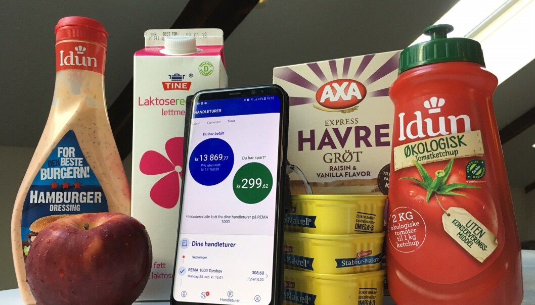 Mange flere har lastet ned matvare-app´er i år enn i fjor. Og mange har gjort det med et visst ubehag, fordi de er bekymret for hvordan dataene kan utnyttes kommersielt. Bildet viser Æ-appen til Rema 1000. (Foto: Anne Lise Stranden/forskning.no) Mange flere har lastet ned matvare-app´er i år enn i fjor. Og mange har gjort det med et visst ubehag, fordi de er bekymret for hvordan dataene kan utnyttes kommersielt. Bildet viser Æ-appen til Rema 1000. (Foto: Anne Lise Stranden/forskning.no)